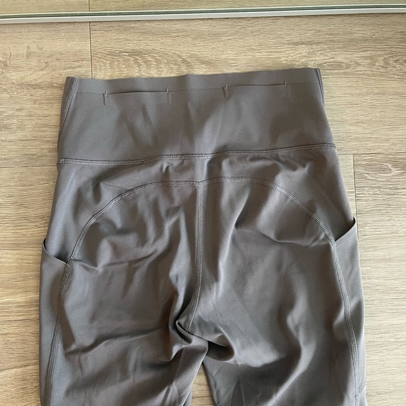 Bundle Lululemon pocket capri twist and pivot bra - Picture 3 of 8